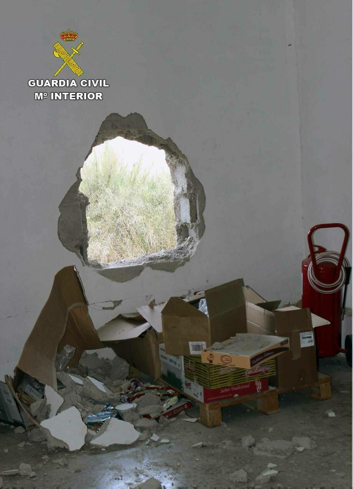 La Guardia Civil esclarece una decena de robos en gasolineras y empresas de Cieza y Jumilla ocurridos en 2018.