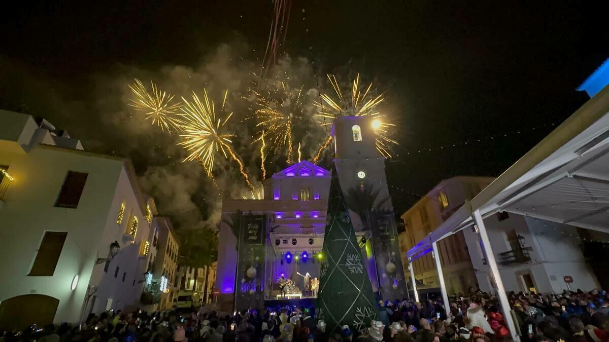 La Nucía recibió a 2025 con una gran fiesta en la plaça Major