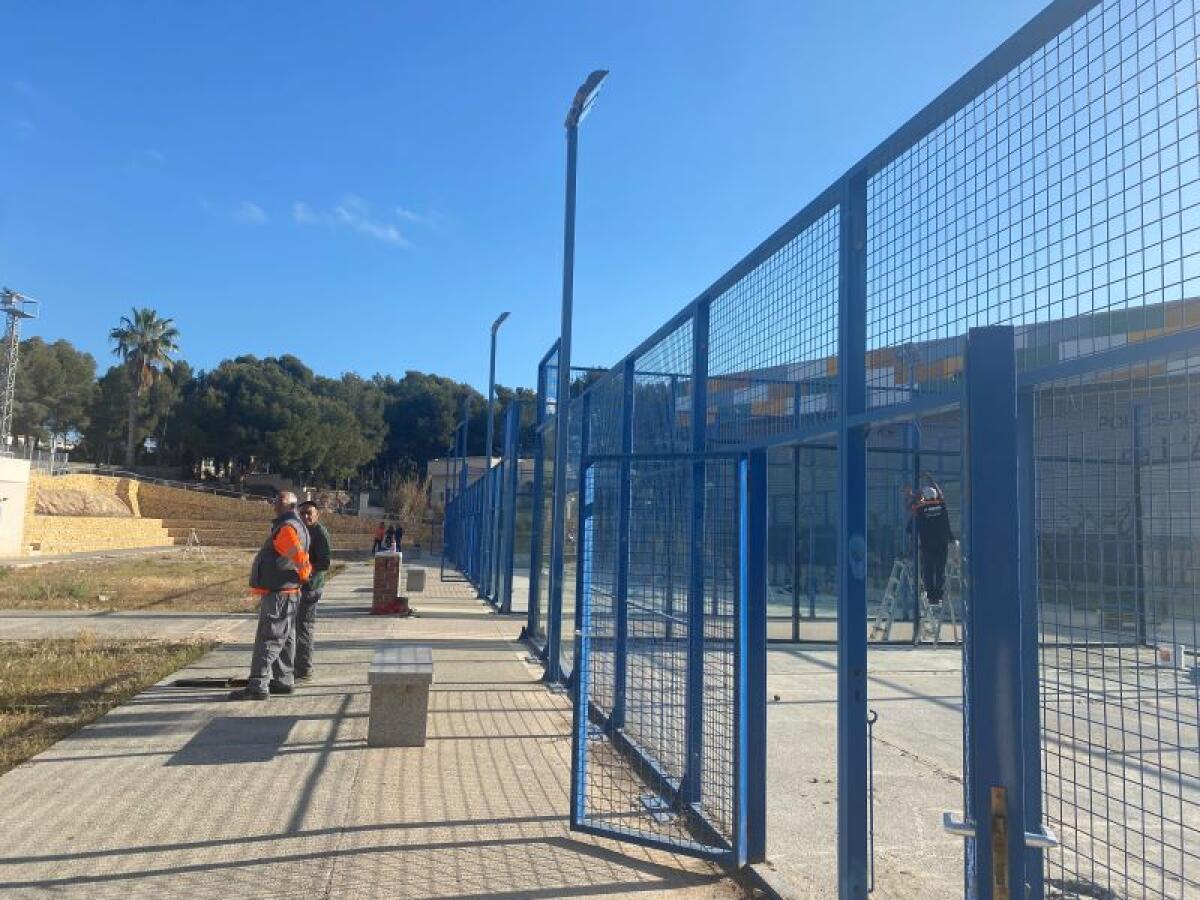 Tres actuaciones en marcha rehabilitan y amplían las infraestructuras del polideportivo de l’Alfàs