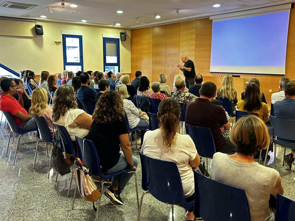 El Centre Juvenil acogió la primera de las charlas en el “Mes de la Salud Mental”