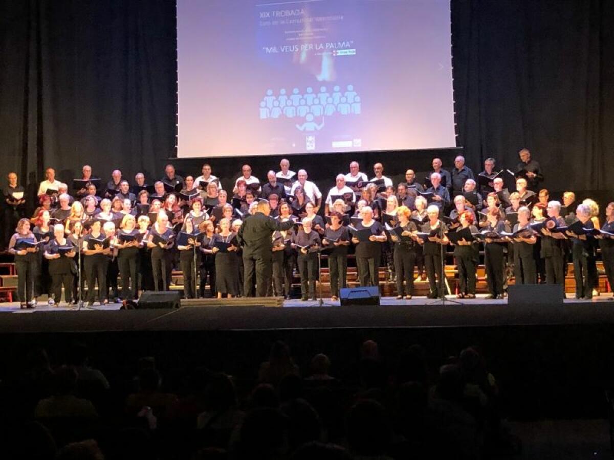 L’AGRUPACIÓ CORAL DE FINESTRAT UNE SU VOZ A “MIL VEUS PER LA PALMA”, CONCIERTO SOLIDARIO CELEBRADO EN VALENCIA A FAVOR DE LAS PERSONAS AFECTADAS POR EL VOLCÁN CUMBRE VIEJA