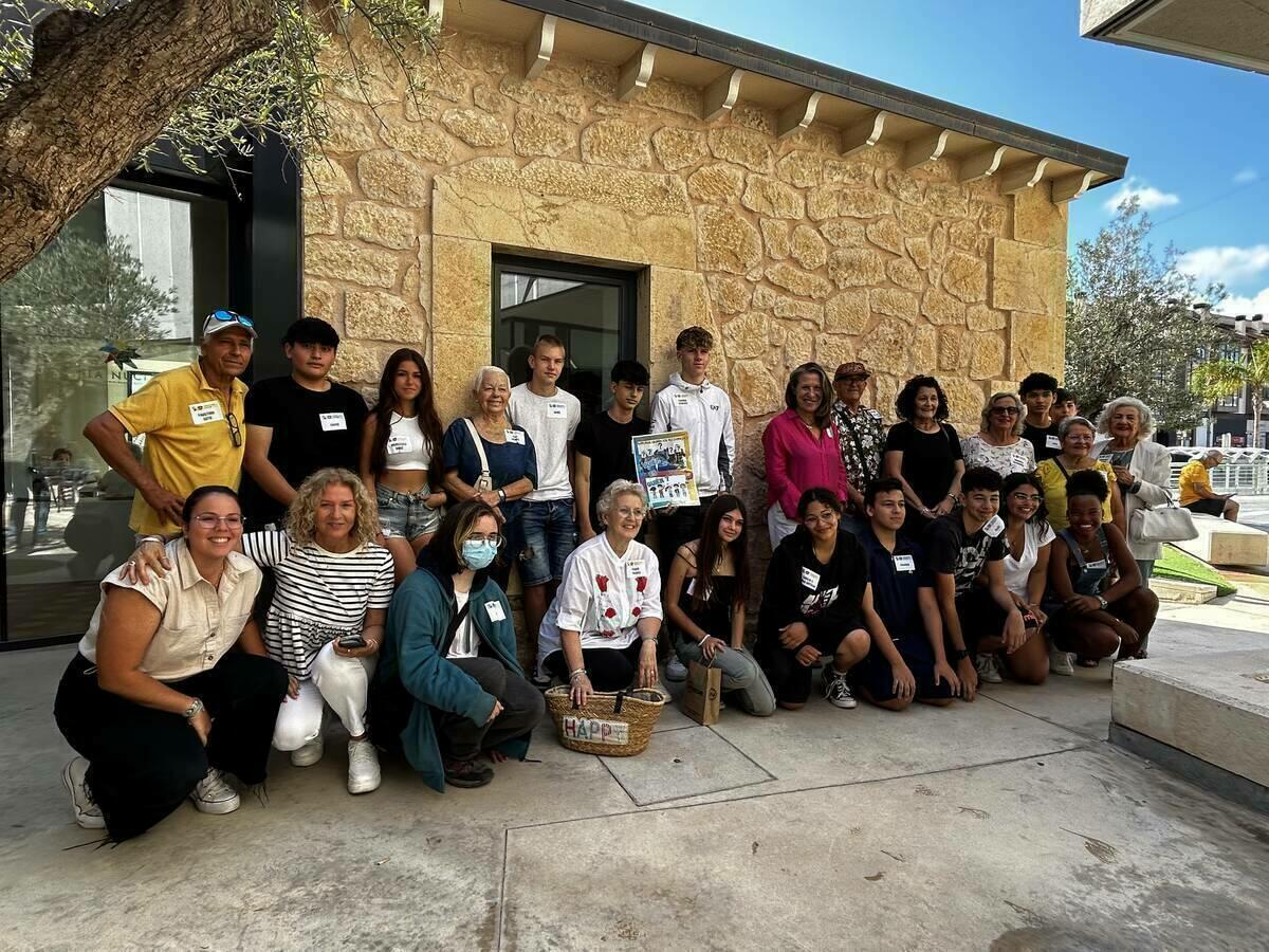 El alumnado del Instituto “conecta” telefónicamente con mayores de La Casilla