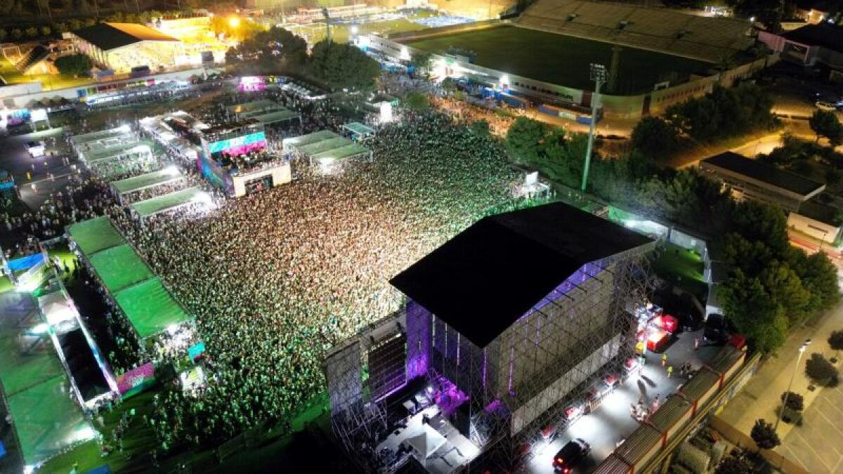 Éxito de público en el arranque del Reggaeton Beach Festival