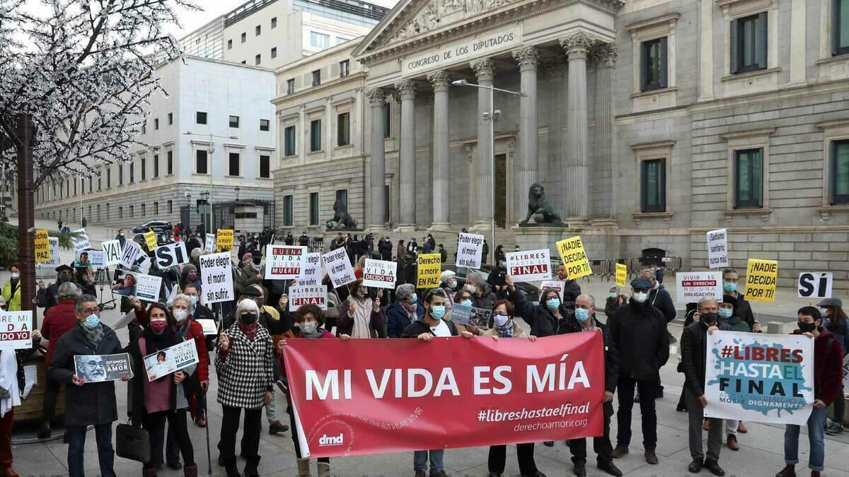Espa&ntilde;a legaliza la ley de eutanasia: qui&eacute;n podr&aacute; solicitarla, c&oacute;mo y con qu&eacute; control