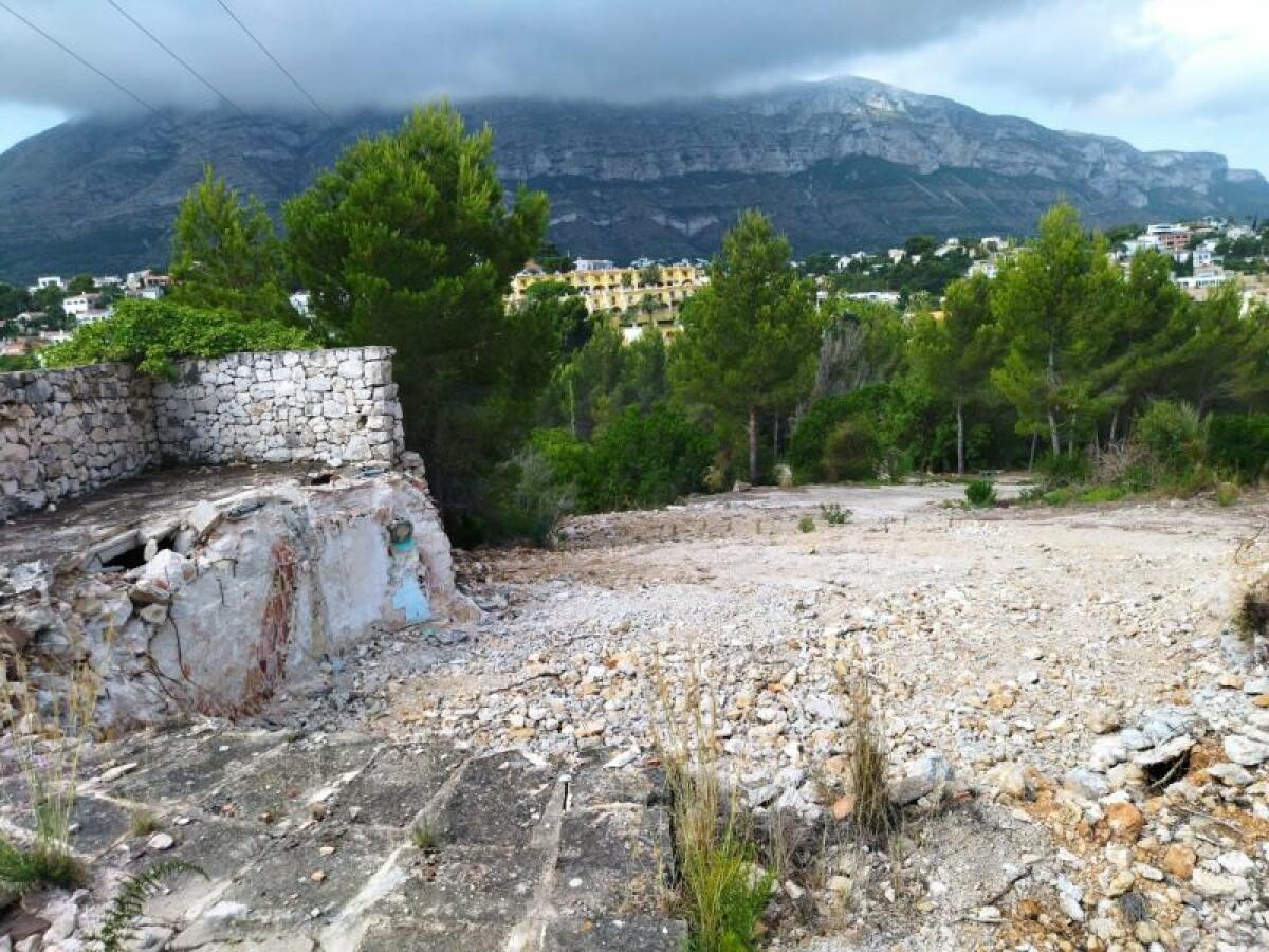 Arrasan una de las dos plataformas de artillería de la Guerra Civil que había en Les Rotes de Dénia