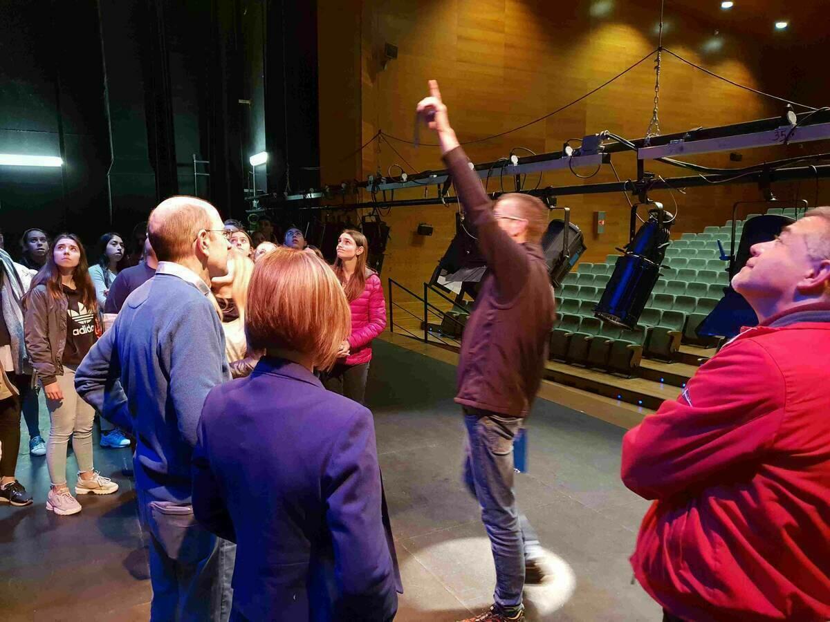  Los alumnos del Instituto “descubren” l’Auditori de La Nucía por dentro