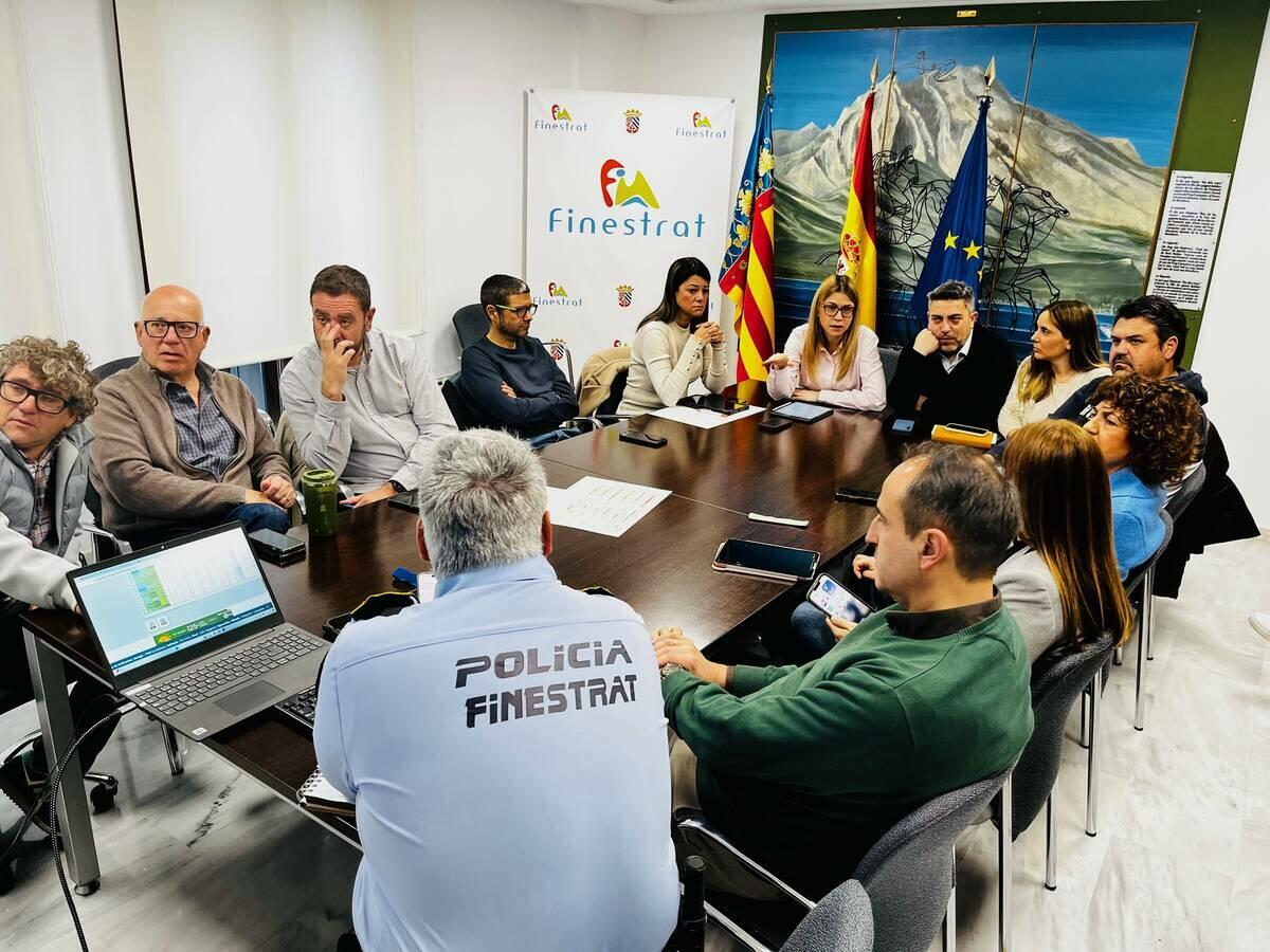 Finestrat celebra el CECOPAL para organizar dispositivo preventivo ante el temporal de viento para el fin de semana