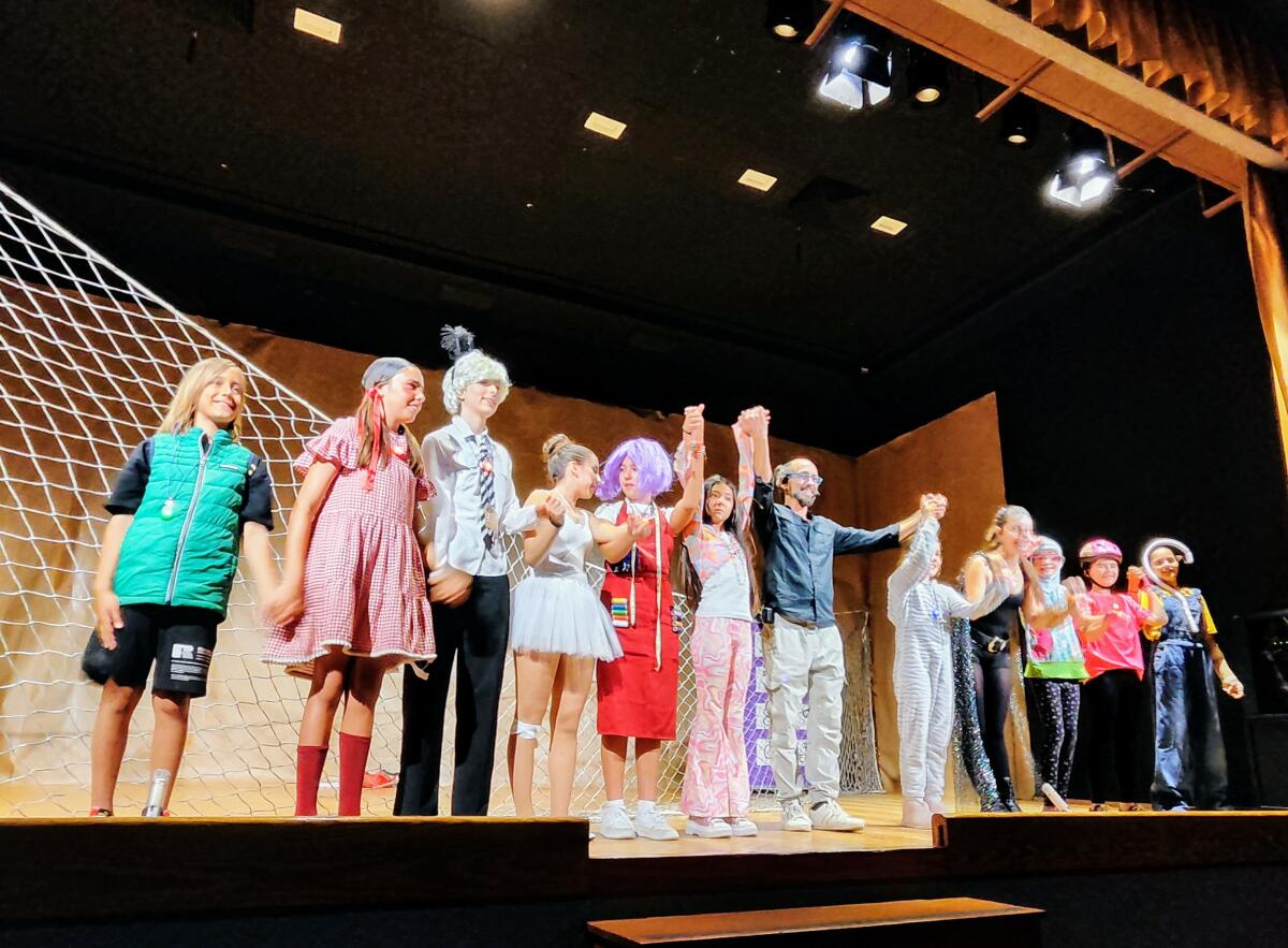 La Escuela de Teatro La Nucía realizó una muestra de fin de curso en El Sindicat