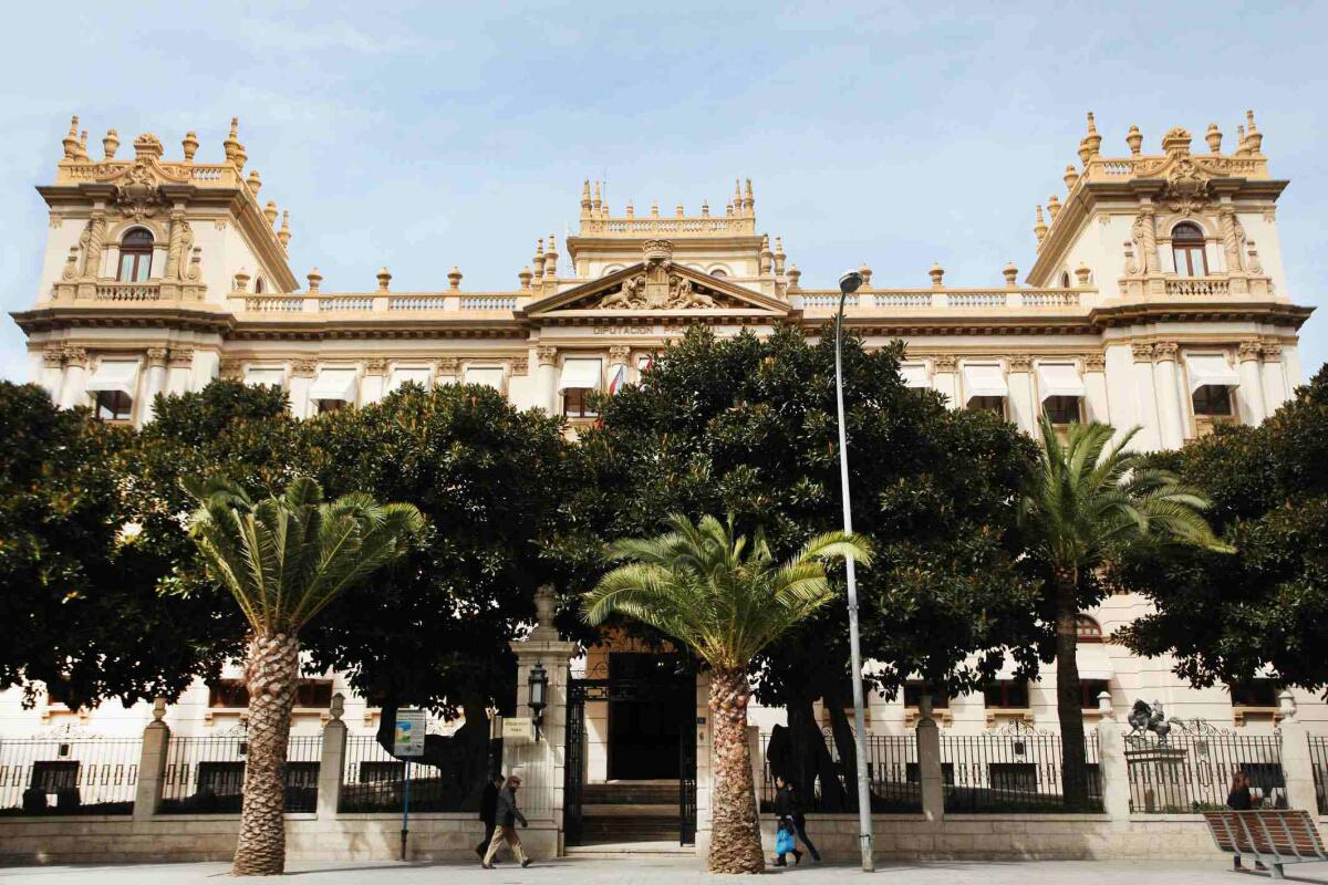 La Diputación de Alicante mantiene la suspensión de actividades en los Jardines del Palacio Provincial por prevención ante la Covid-19