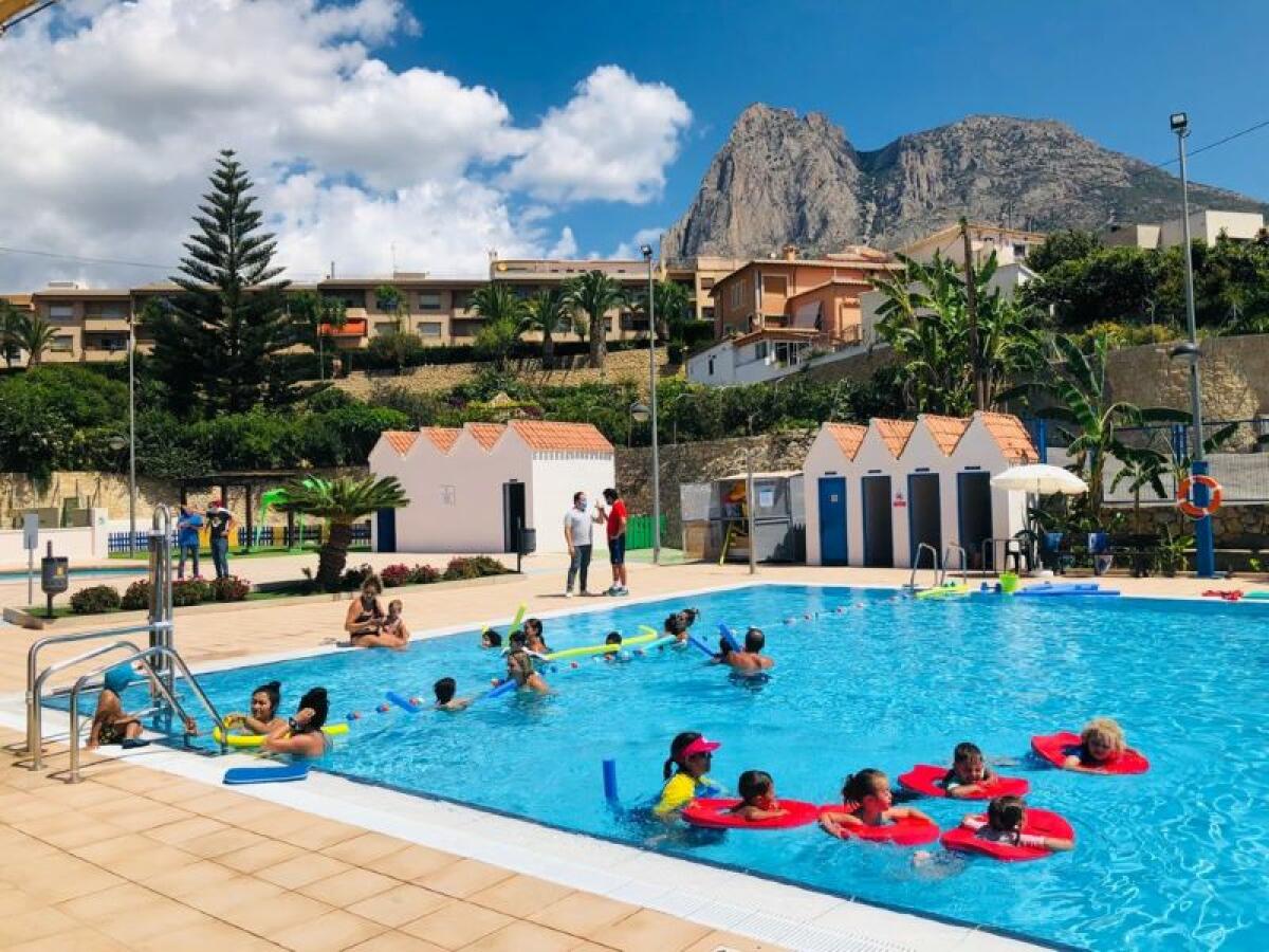 LA CONCEJALÍA DE DEPORTES DE FINESTRAT ABRE INSCRIPCIONES PARA LOS CURSOS DE NATACIÓN Y DE AQUAGYM EN LA PISCINA MUNICIPAL