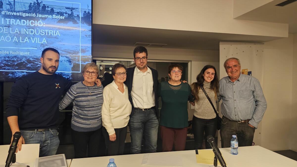 El ganador del II Premi d’Investigació Jaume Soler, Antonio Sellés, imparte una conferencia de su trabajo sobre la industria de la salazón en Villajoyosa