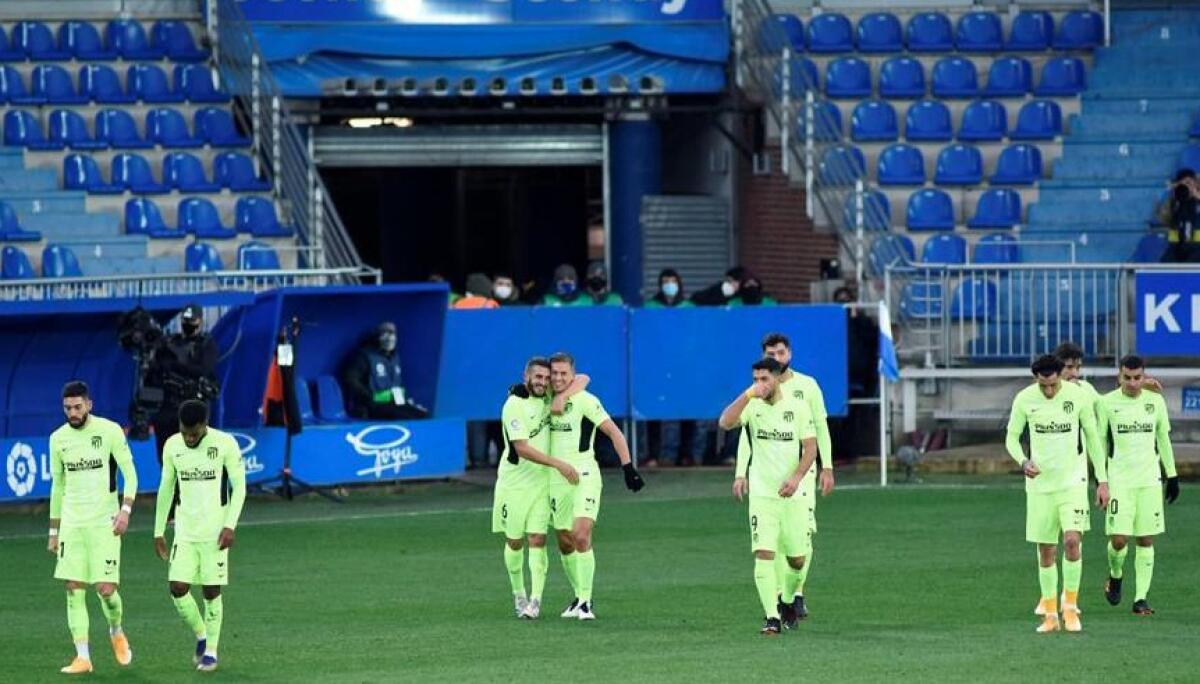 Luis Suárez desatasca al Atlético en el descuento ante el Alavés | 1-2