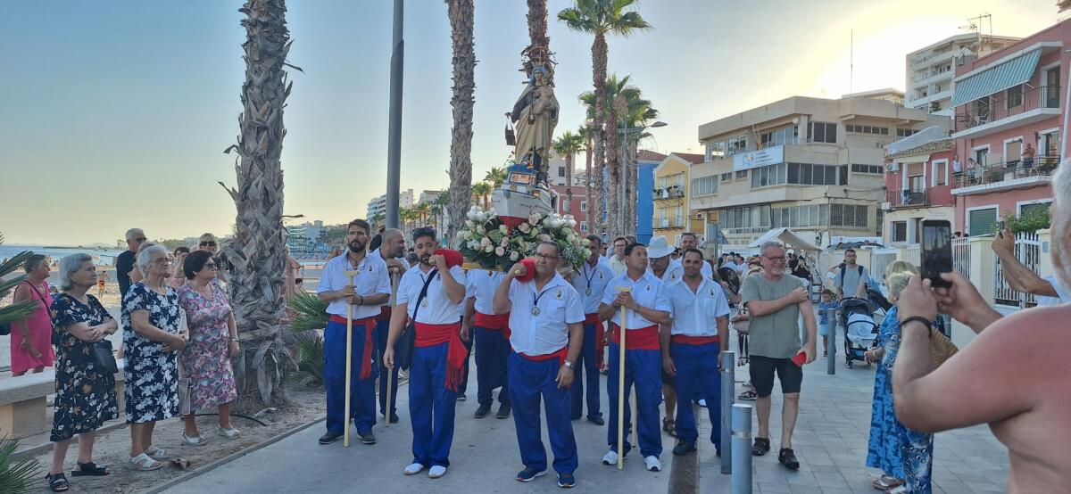 Villajoyosa celebra la festividad de la Virgen del Carmen con la procesión marinera