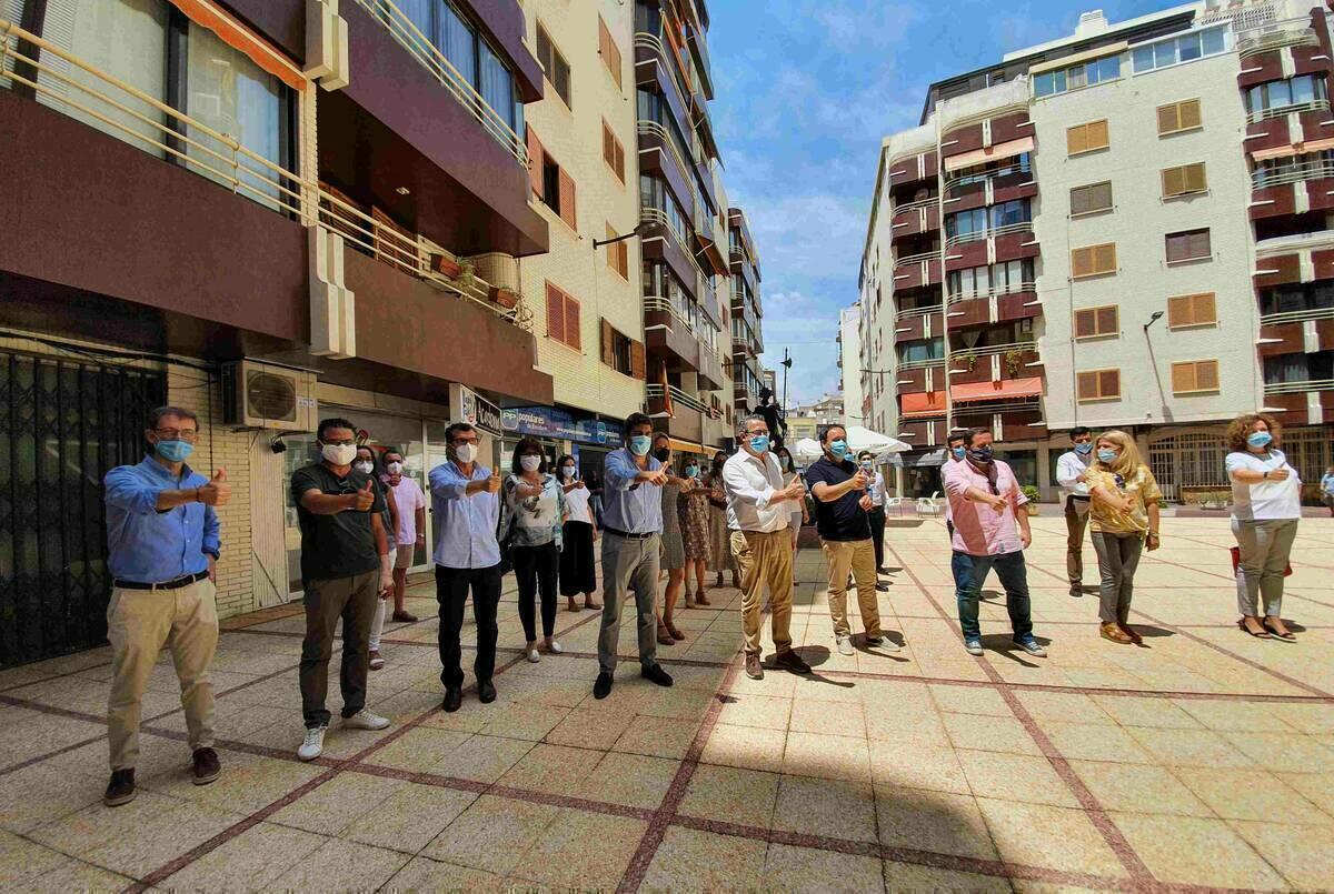 Carlos Maz&oacute;n se re&uacute;ne con militantes del PP de Benidorm en su campa&ntilde;a para presidir el partido en la provincia 