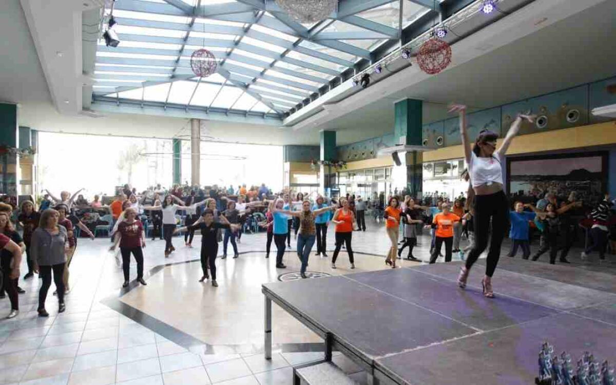 El noveno Encuentro de Escuelas de Baile de l&rsquo;Alf&agrave;s concentra en el municipio a m&aacute;s de 300 aficionados