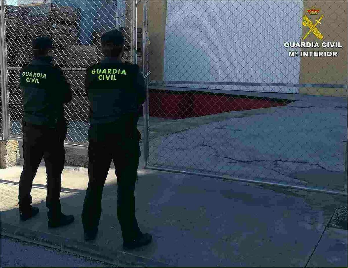 La Guardia Civil detiene en Villajoyosa a tres empresarios por intentar estafar al seguro 