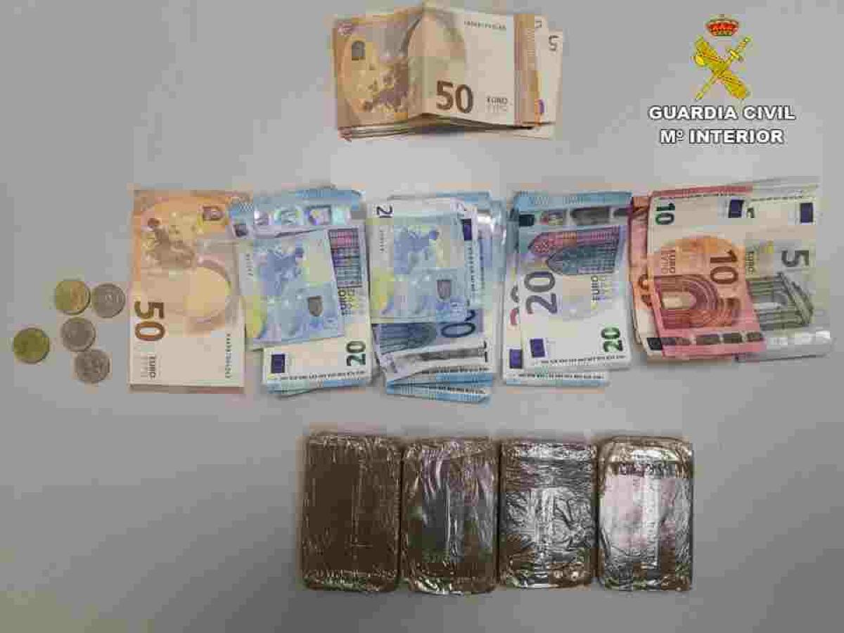 La Guardia Civil detiene a un matrimonio que, presuntamente, vend&iacute;a droga en presencia de su hijo de 3 a&ntilde;os.