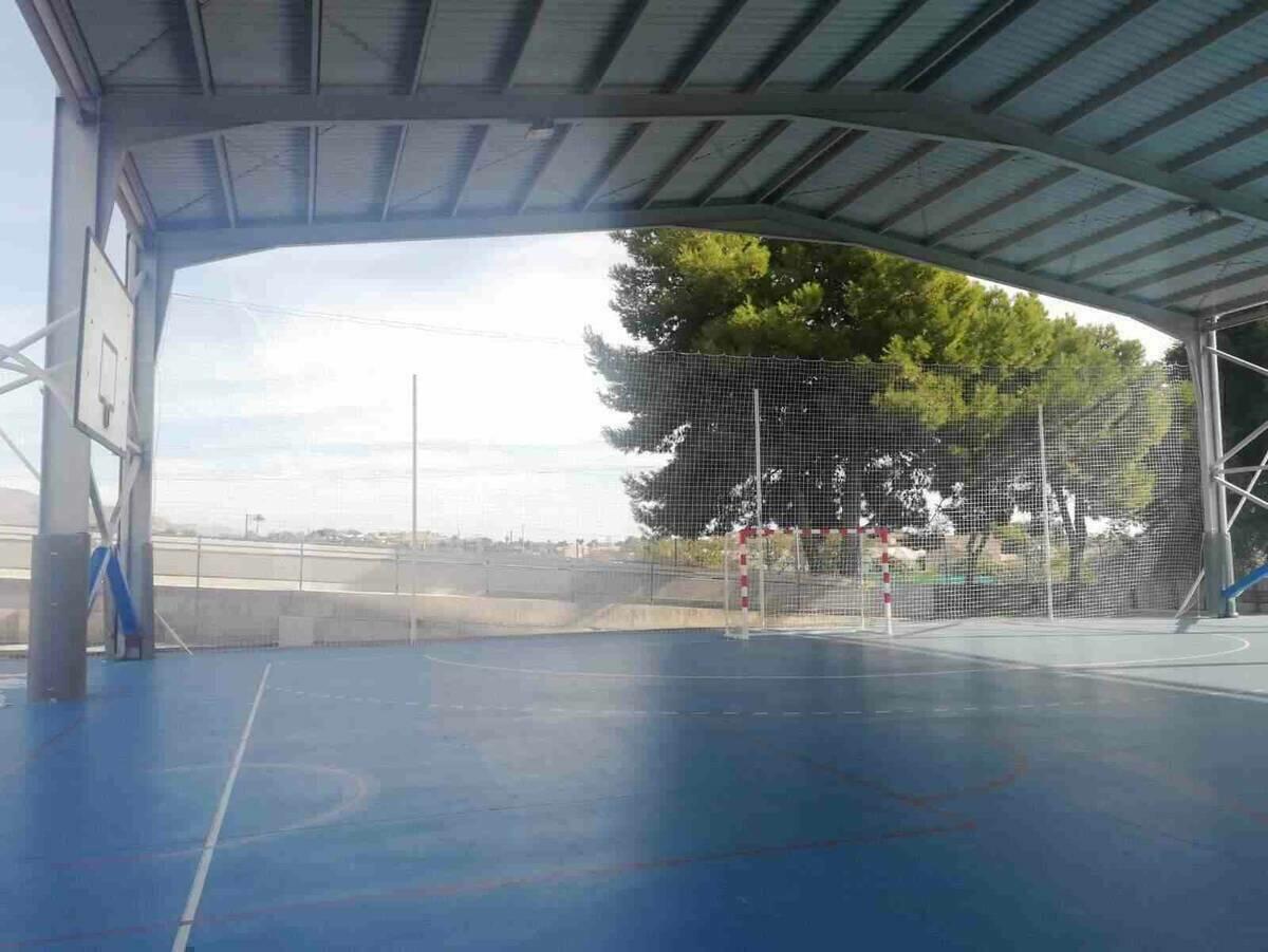 La Vila &middot; Deportes cambia las redes en el polideportivo la Torreta