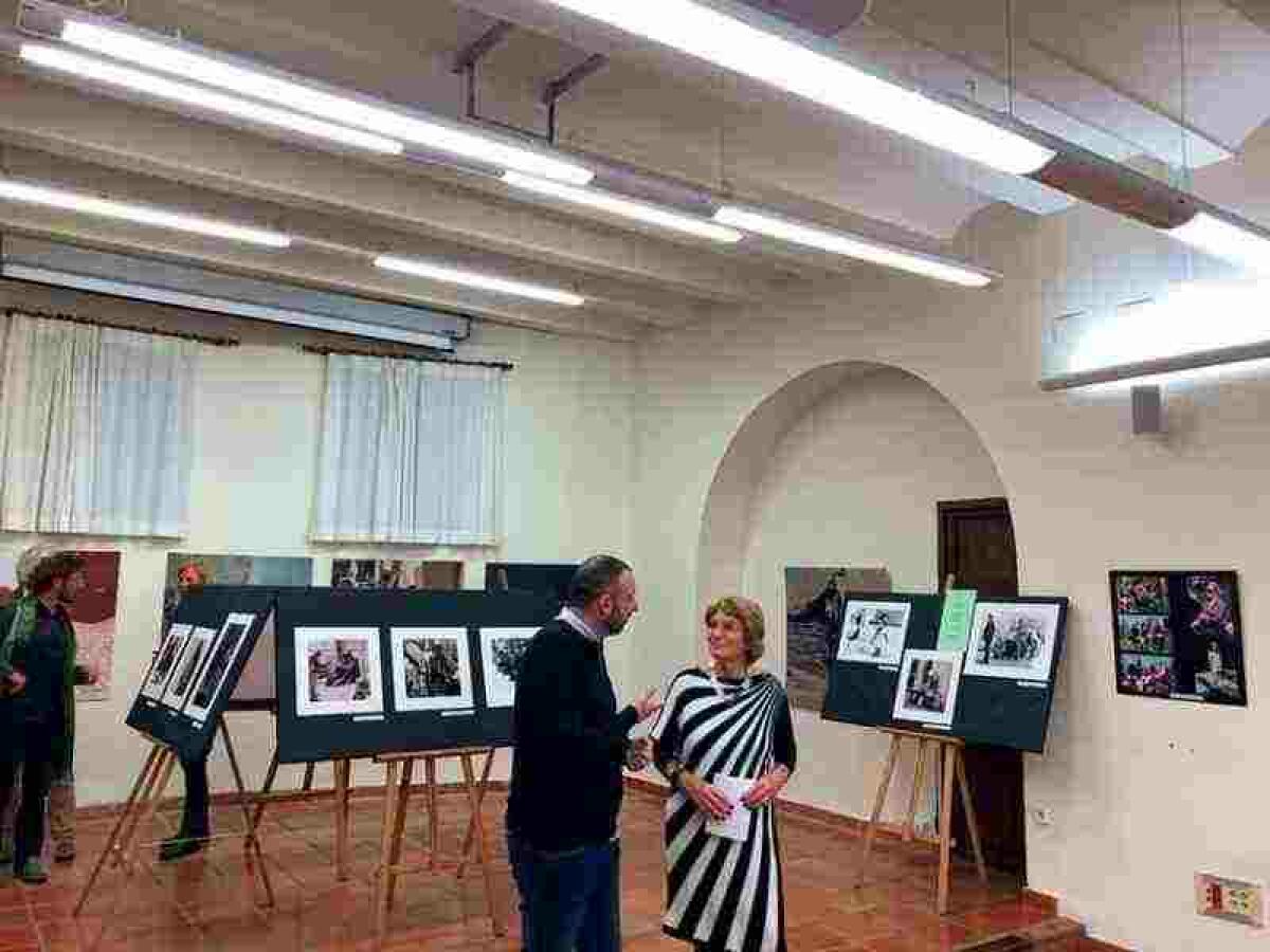 Altea &middot; Inaugurada la exposici&oacute;n fotogr&aacute;fica &ldquo;Mujeres del Mundo&rdquo;