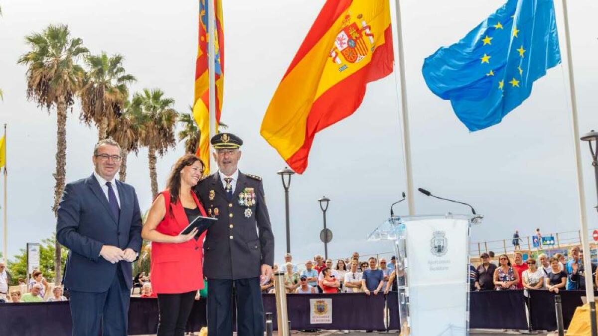 Benidorm agradece a la agente del CNP Rosa María Hernández sus 14 años de dedicación y servicio a la ciudad 