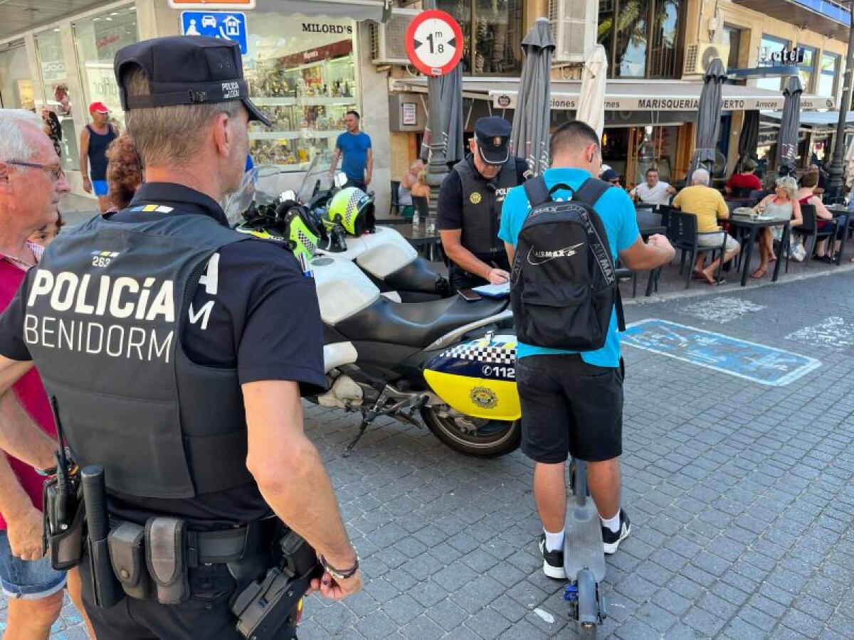 La Policía Local de Benidorm retira en agosto 5 patinetes eléctricos por incumplir la normativa en una campaña de controles aleatorios