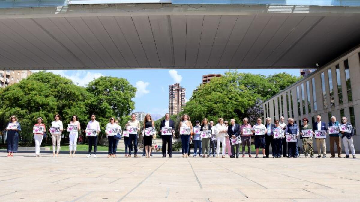 Benidorm condena el último crimen machista ocurrido el fin de semana en Vitoria 