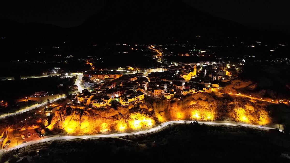 FINESTRAT SE SUMA UN AÑO MÁS A “LA HORA DEL PLANETA” DE WWF Y EL SÁBADO 23 DE MARZO APAGARÁ 1 HORA LAS LUCES ORNAMENTALES DE “LA PENYA” Y EL PASEO DE LA CALA