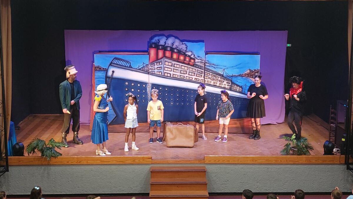 Teatro en ingl&eacute;s para 900 escolares de los colegios de La Nuc&iacute;a en El Sindicat