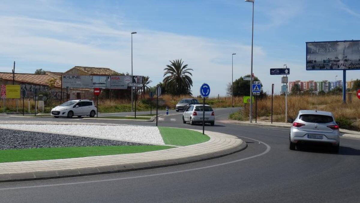 El Ayuntamiento de la Vila Joiosa finaliza las obras de la rotonda de la N-332a en el polígono del Torres con carretera del puerto