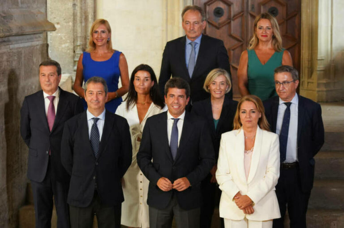 Los altos cargos de la Generalitat podrán dar clases y cobrar por ellas el equivalente al 30% de su sueldo