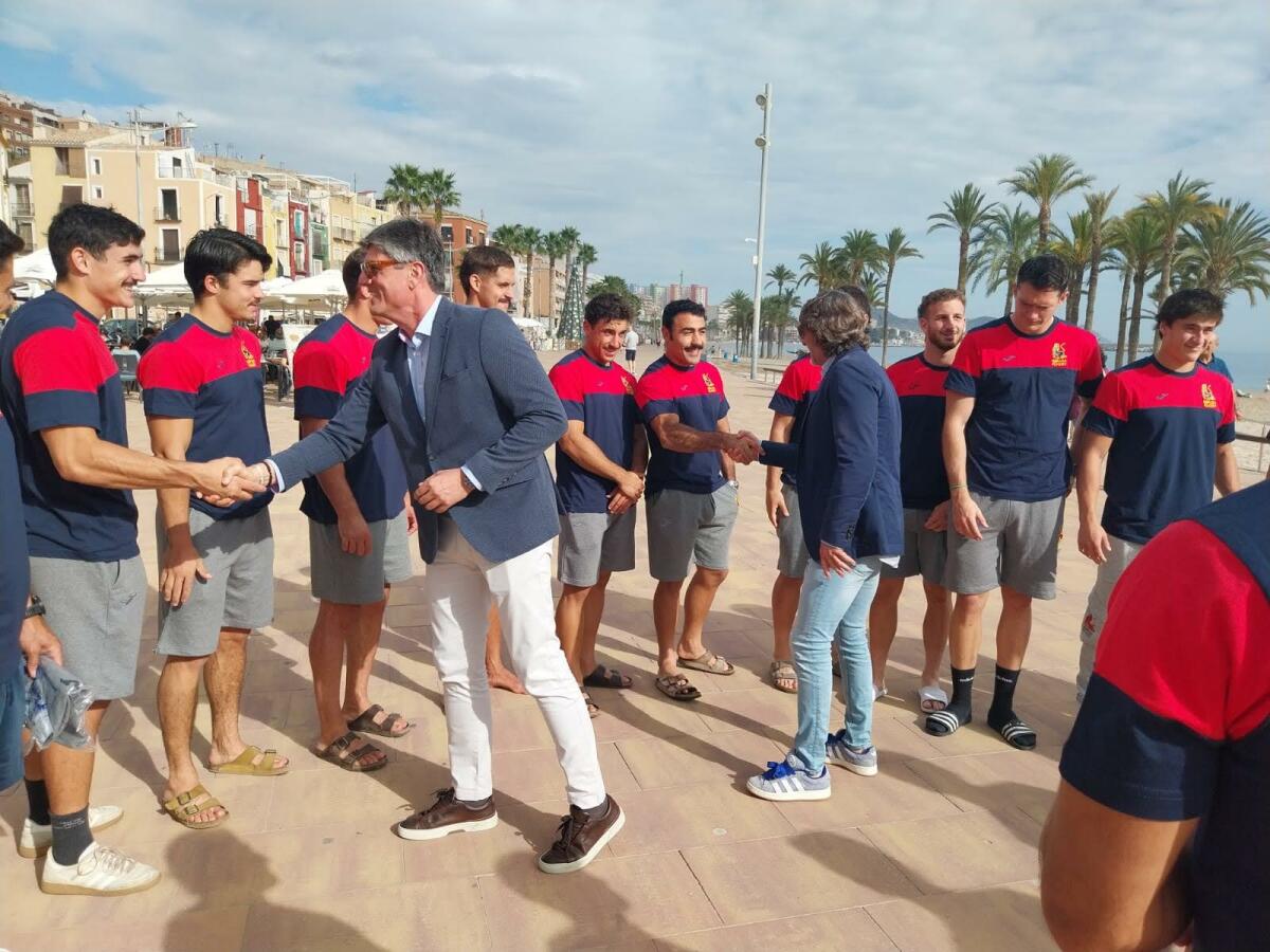 El Alcalde Marcos Zaragoza recibe a la selección española masculina de Seven que está entrenando en las instalaciones deportivas de Villajoyosa