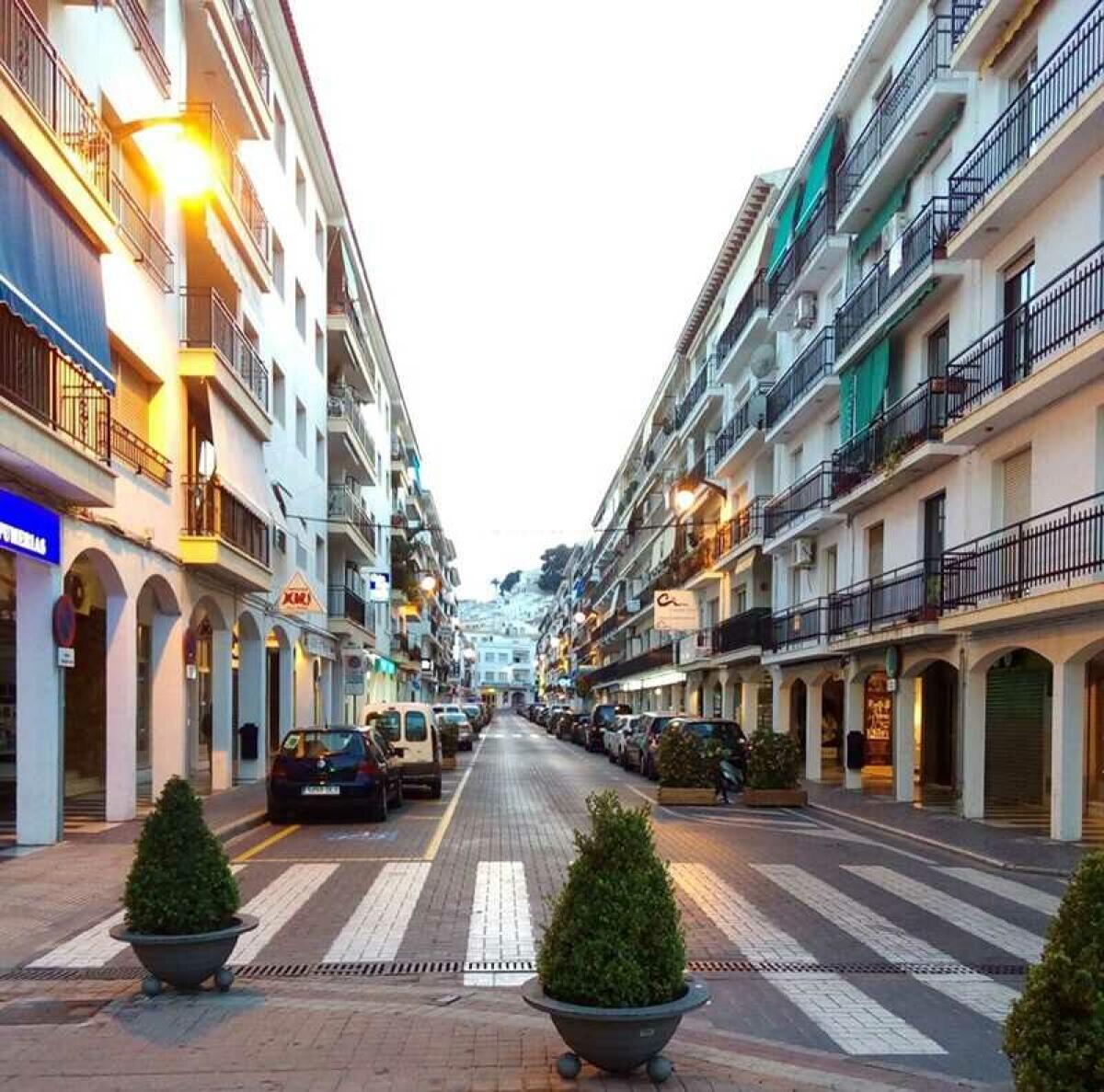 El Ayuntamiento establece dos zonas peatonales para el disfrute de la ciudadan&iacute;a durante el fin de semana.