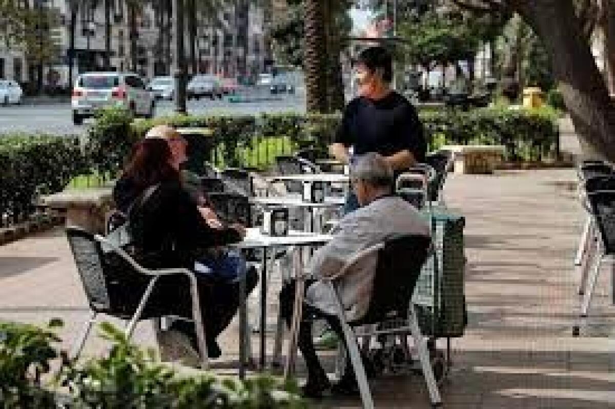 Faltan camareros: la hostelería emplea a 73.000 trabajadores menos que antes de la pandemia