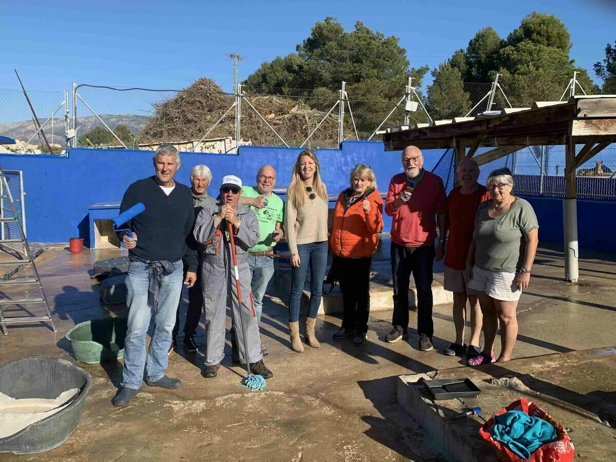 La Nucía · Protección Animal dona 40 litros de pintura al Refugio de Animales