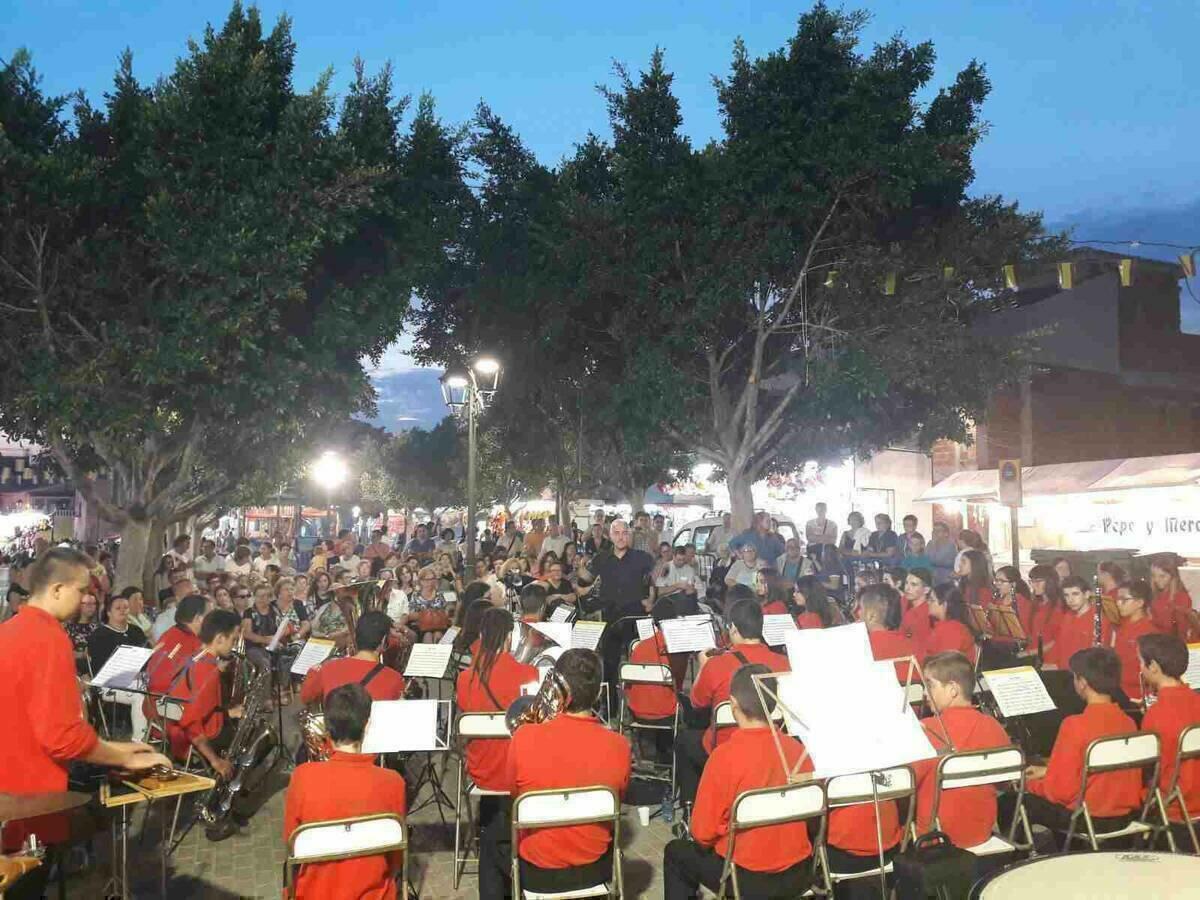 M&aacute;s de 10.000 personas participan en las Fiestas de la Ermita de la Vila 