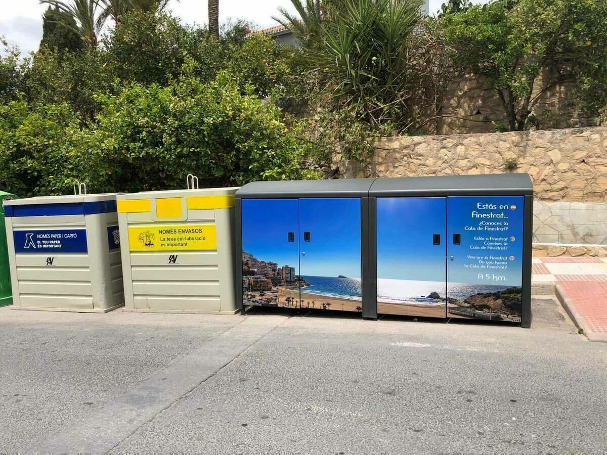 Siguen los trabajos de embellecimiento de los puntos limpios de Finestrat con im&aacute;genes tur&iacute;sticas de la localidad