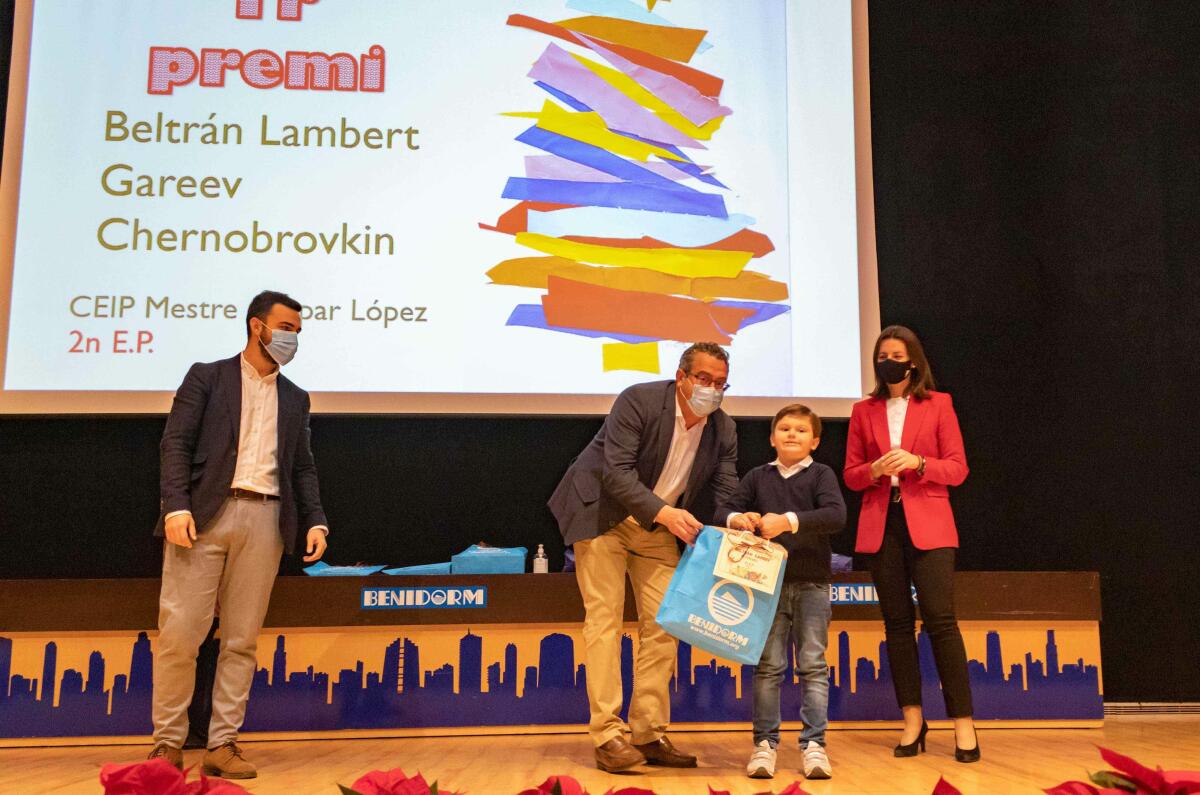 Educación y Cultura entregan los premios del XII Concurso de Postales Navideñas