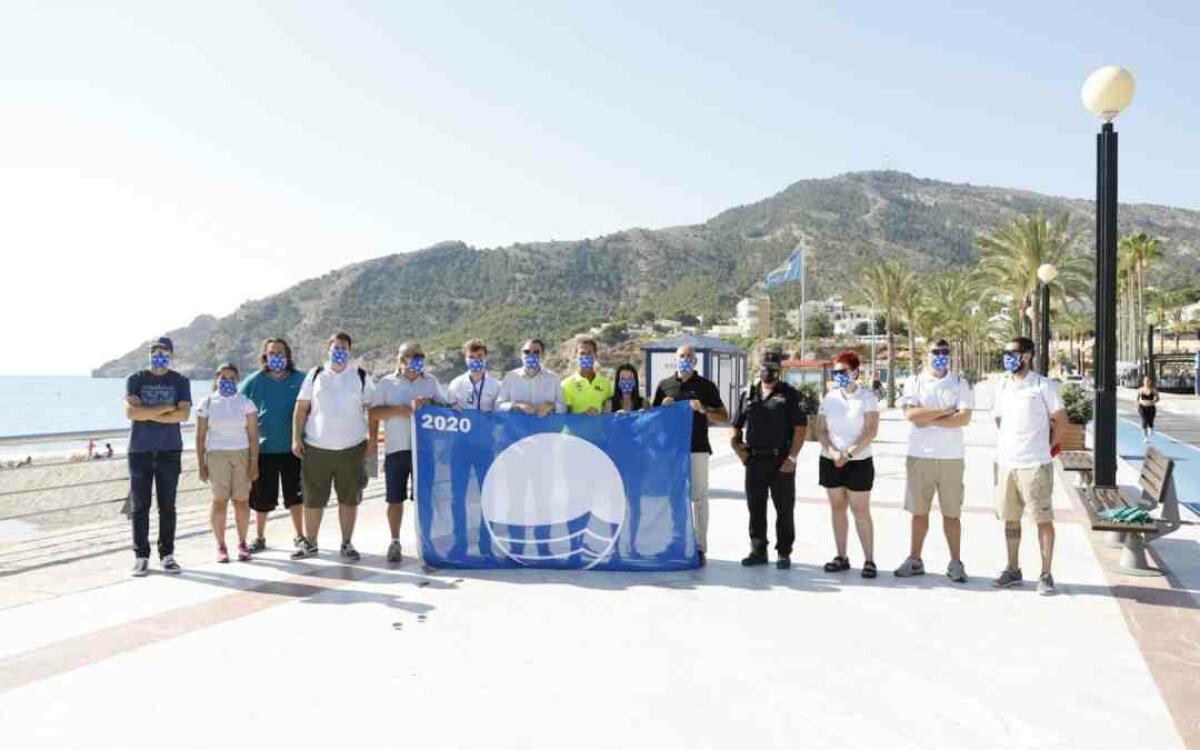 10 j&oacute;venes informadores cuidan de ti este verano en la playa Rac&oacute; de l&rsquo;Albir.