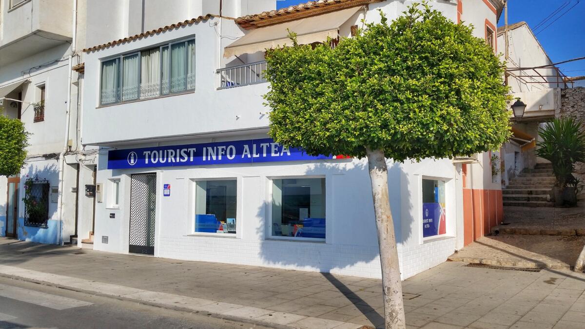 La Tourist Info Altea anuncia el nuevo horario para los meses de verano.