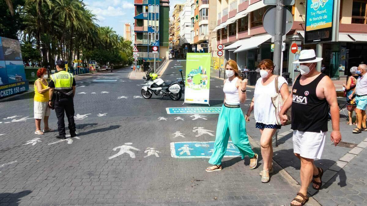 Ayuntamiento y profesorado consens&uacute;an las entradas a los centros escolares de Els Tolls