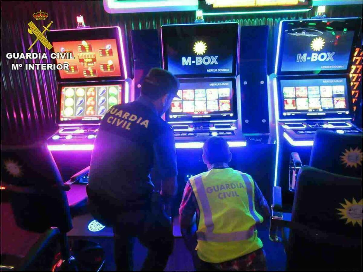 La Guardia Civil detiene en Redov&aacute;n a dos hombres por la manipulaci&oacute;n de m&aacute;quinas recreativas con el m&eacute;todo del yoy&oacute;