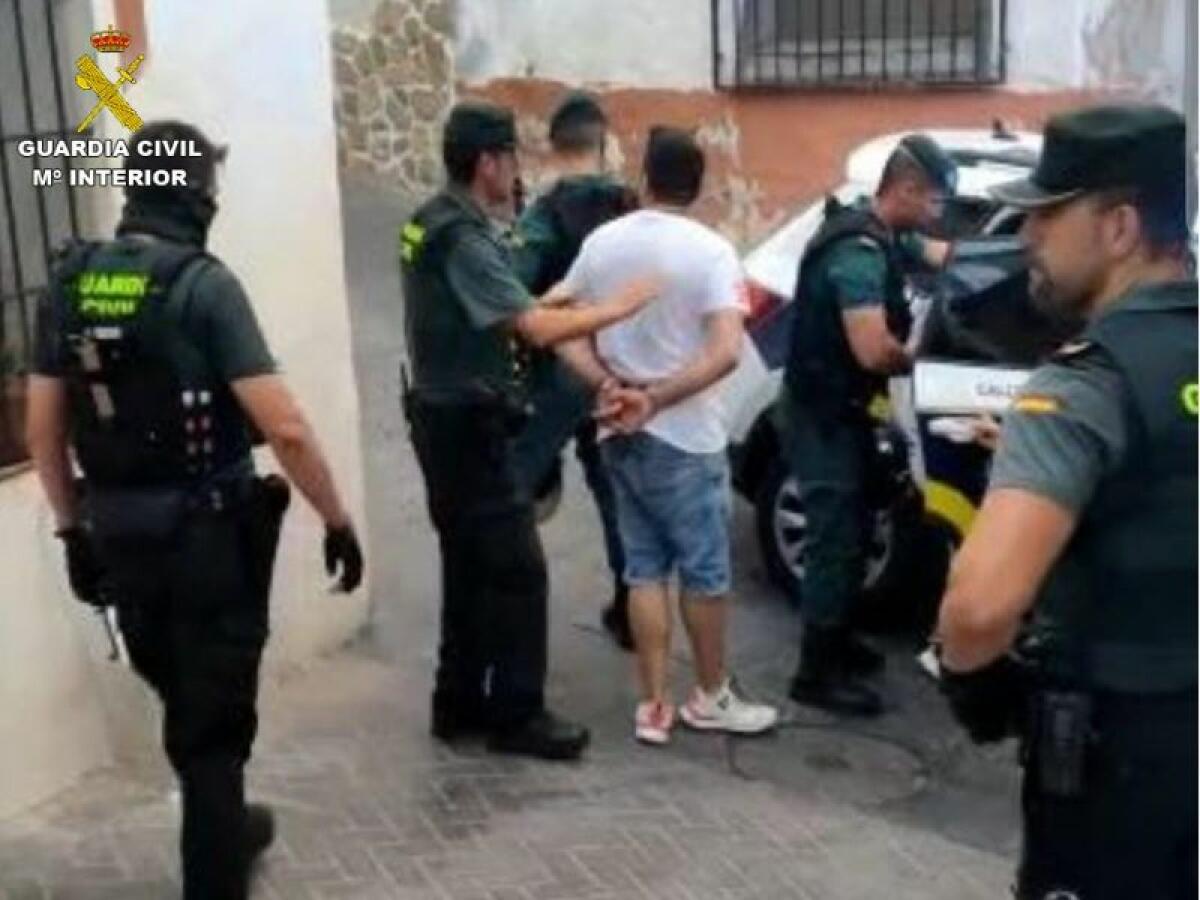 La Guardia Civil detiene a dos delincuentes por robos con fuerza en viviendas en la comarca Marina Baixa