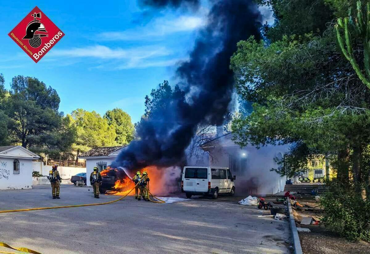 INCENDIO VEHÍCULO EN LA NUCIA