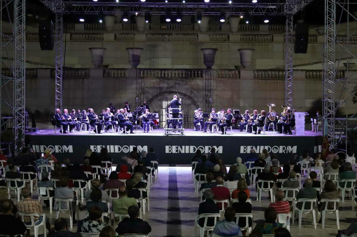 El concierto de música valenciana de la SM l’Illa cierra la programación del ‘9 d’octubre’