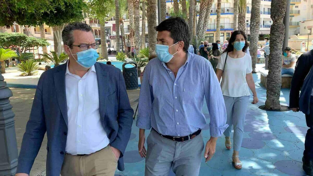 M&aacute;s de 5.000 personas disfrutaron el primer d&iacute;a de las playas de Benidorm
