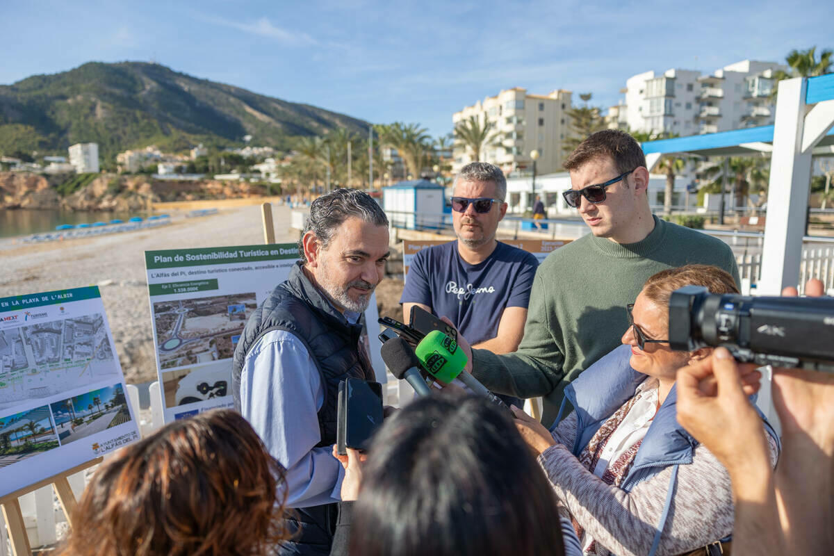 Con la reforma de la biblioplaya en mayo comienza la modernización del Paseo de las Estrellas de l’Albir