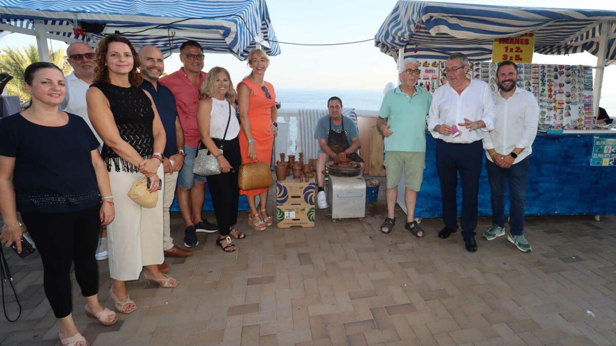 Arranca en Benidorm una nueva edición de Les Nits del Castell con 25 puestos de artesanos y pintores