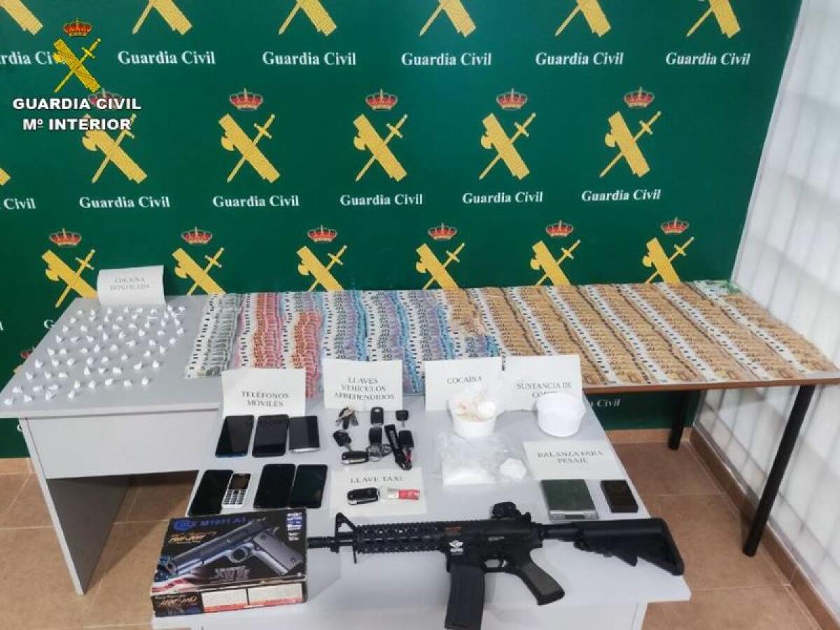 La Guardia Civil desarticula un punto de venta de droga en un bar de Torrevieja