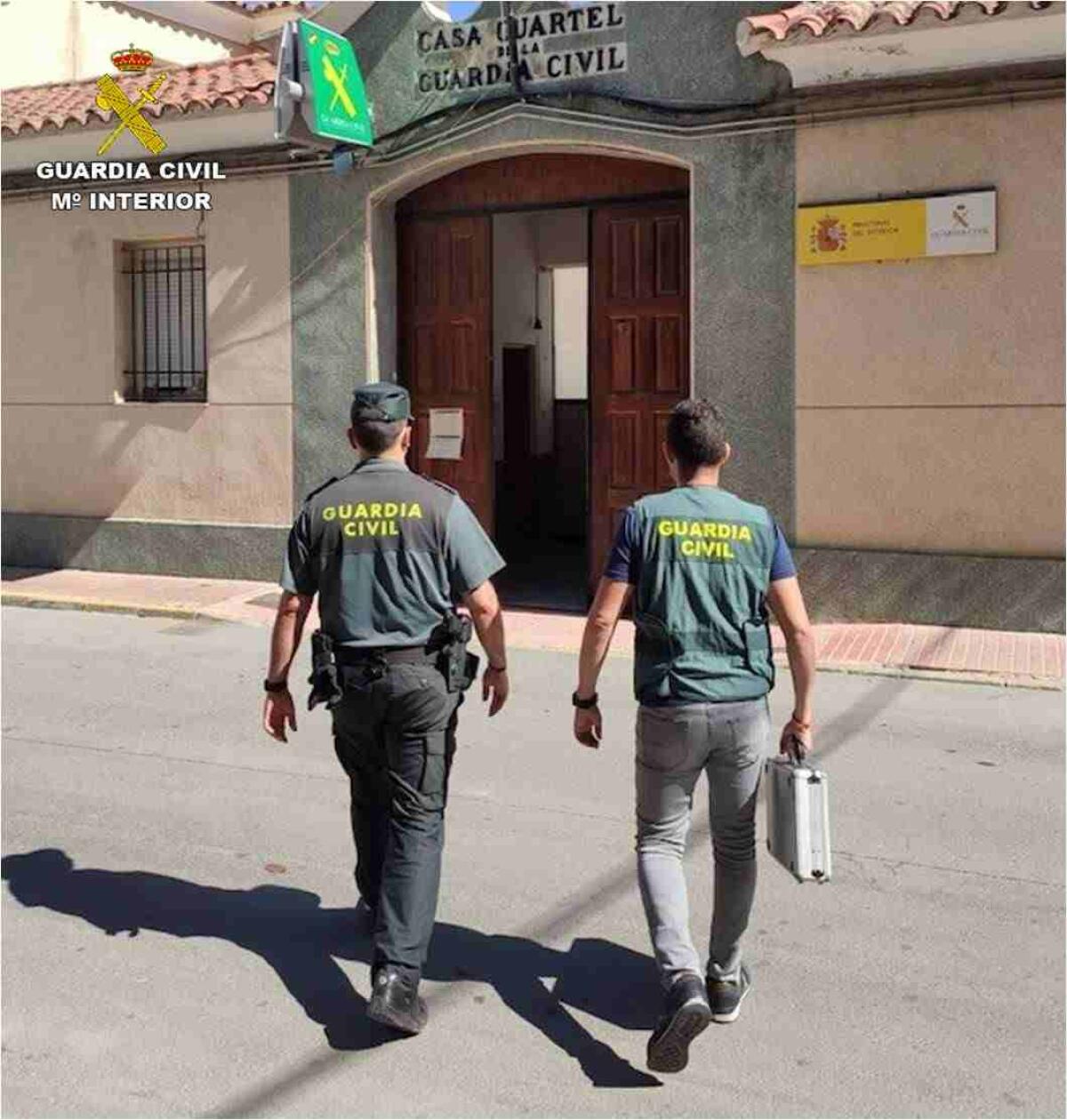 La Guardia Civil detiene a una menor en Callosa de Segura que atac&oacute; a una octogenaria para robarle las joyas de su casa.