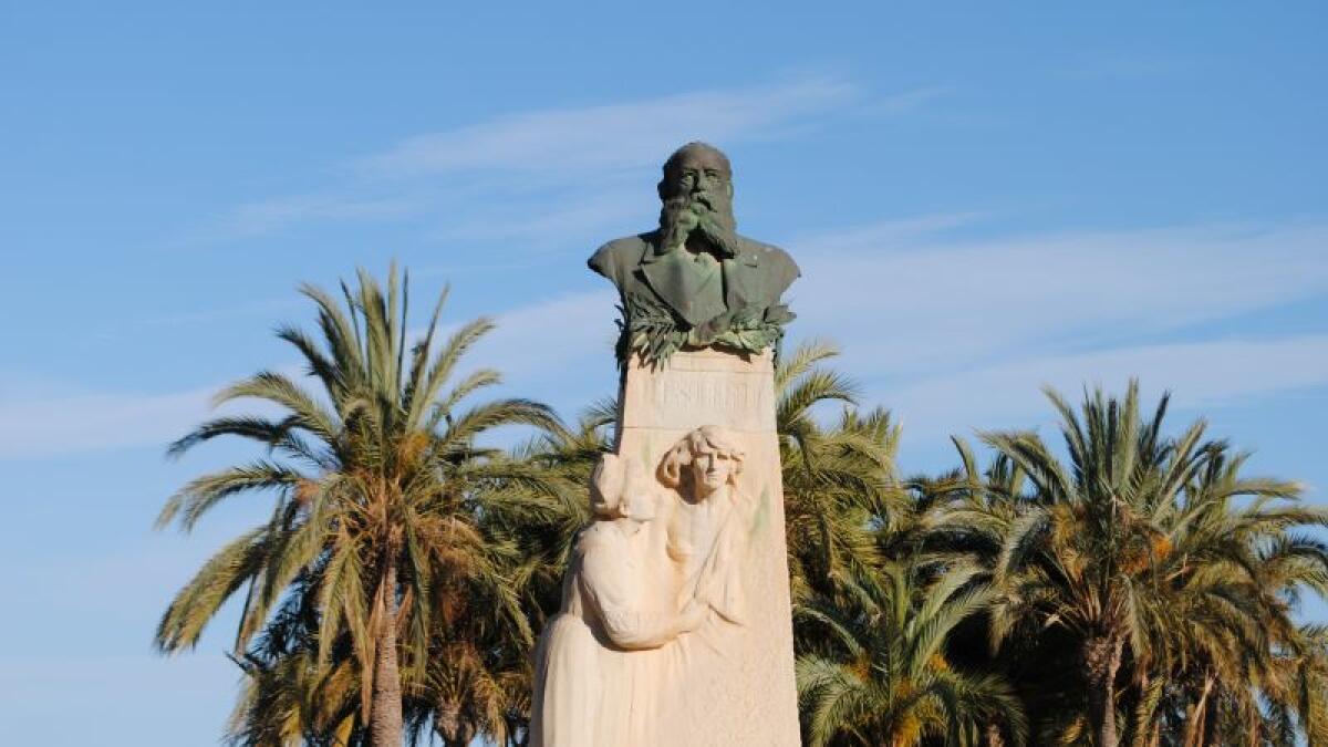 La puesta en valor del busto del Doctor Esquerdo en el Paseo